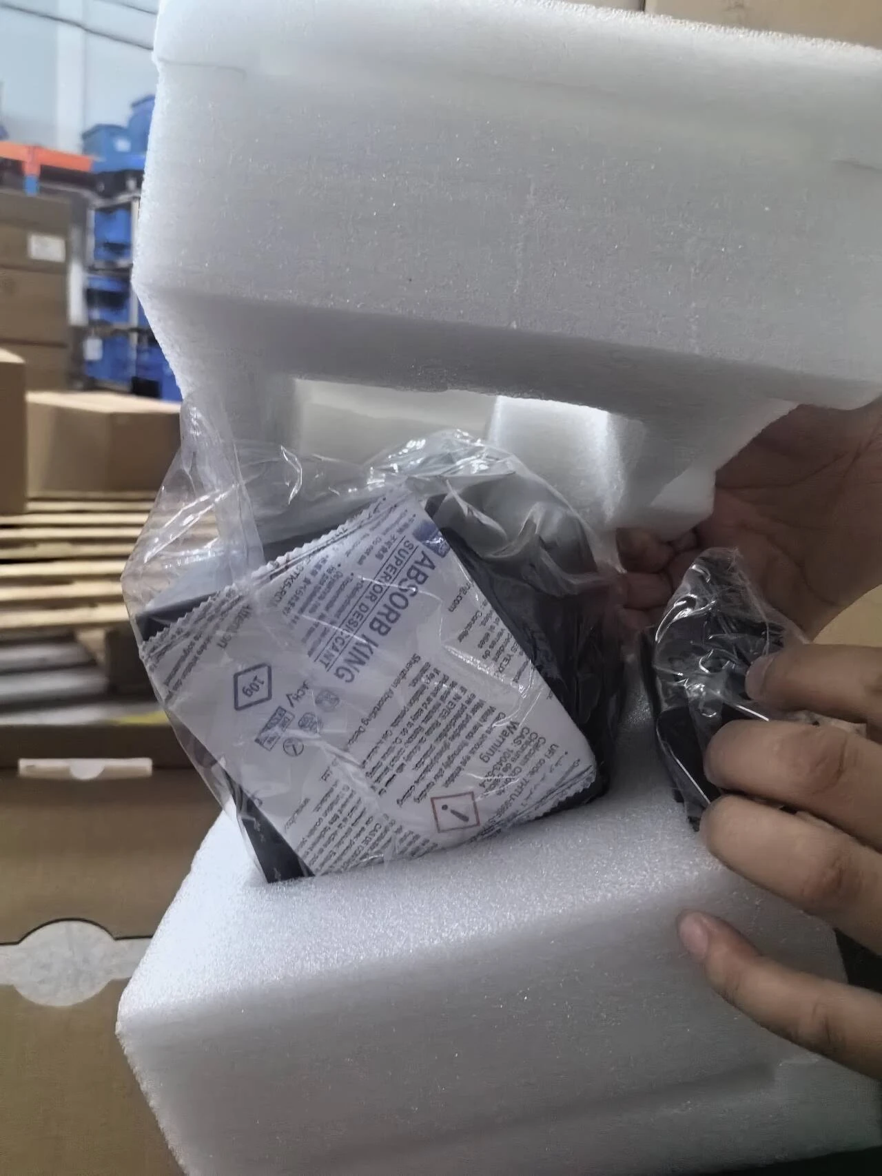Penggunaan desiccant dalam kemasan elektronik